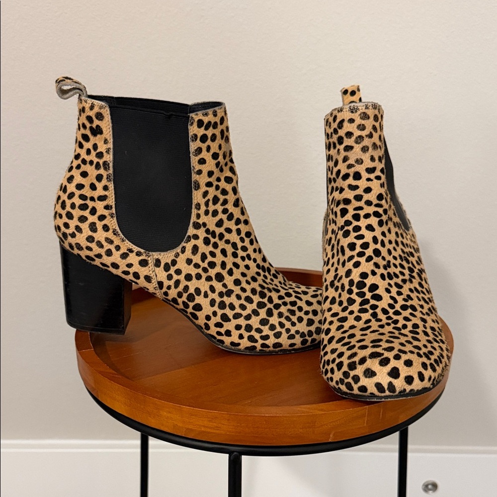 Sole Society Tan and Black Ankle Boots